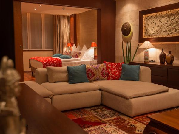 Mala Garden Design Hotel : photo 2 de la chambre grande suite avec jacuzzi et balcon - vue latérale sur lac