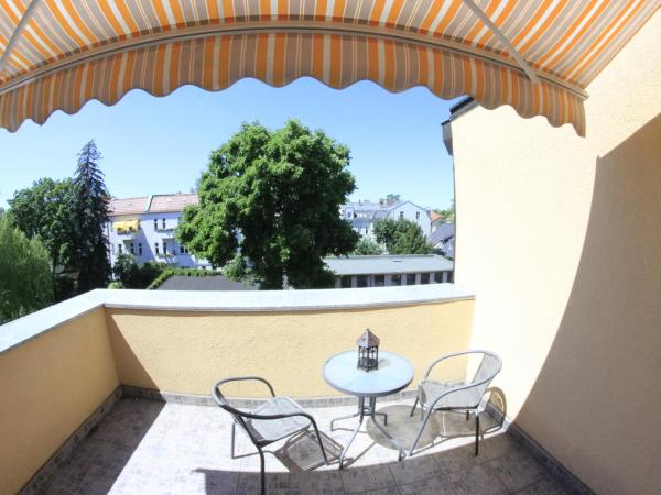 Botschaft : photo 3 de la chambre chambre double avec balcon