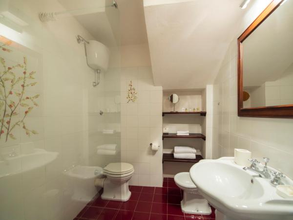 Villa Scacciapensieri Boutique Hotel : photo 6 de la chambre chambre triple supérieure - annexe