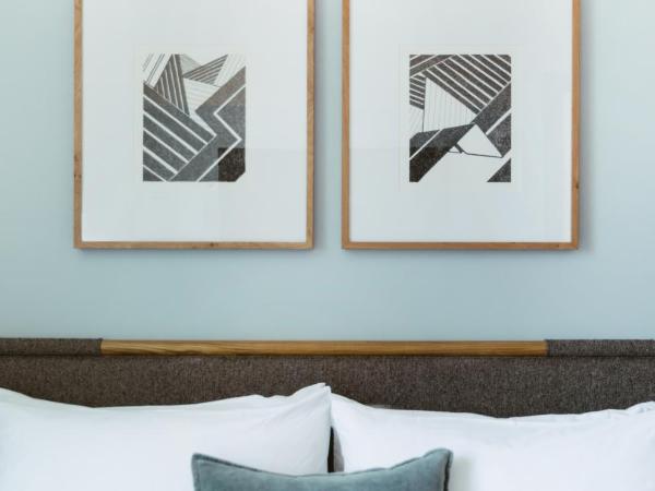 Clayton Hotel & Members Club : photo 2 de la chambre chambre lit king-size standard