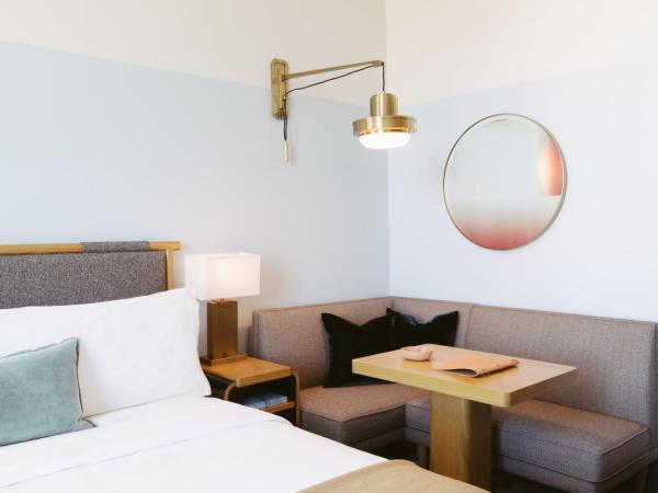 Clayton Hotel & Members Club : photo 2 de la chambre chambre lit king-size deluxe