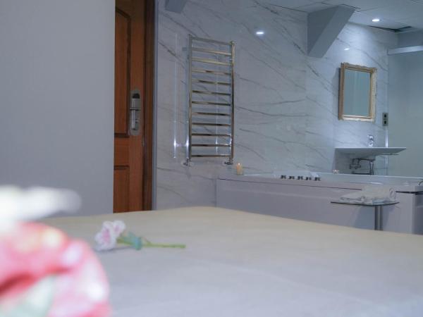 Caballero Errante : photo 10 de la chambre chambre lit queen-size avec baignoire spa