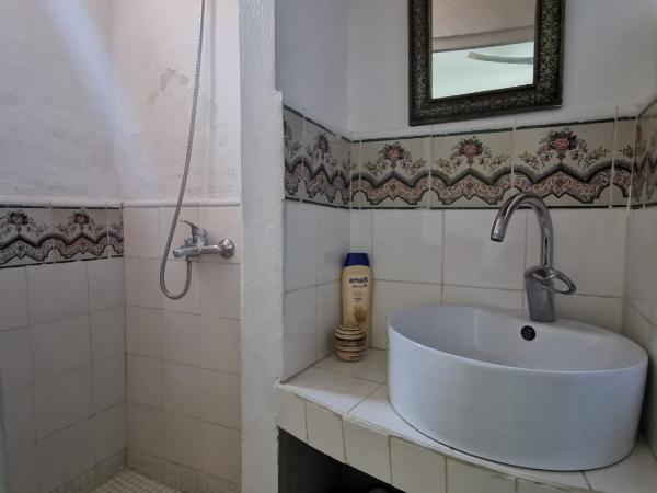 Bayt Alice Hostel : photo 4 de la chambre chambre double - ibn battouta 