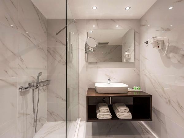 Best Western Plus Embassy Hotel : photo 6 de la chambre suite junior lit king-size