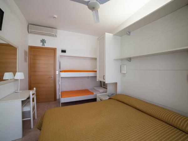 Hotel Plaza : photo 5 de la chambre chambre quadruple