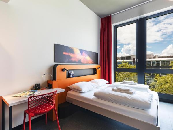 MEININGER Hotel Genève Centre Charmilles : photo 3 de la chambre chambre lits jumeaux