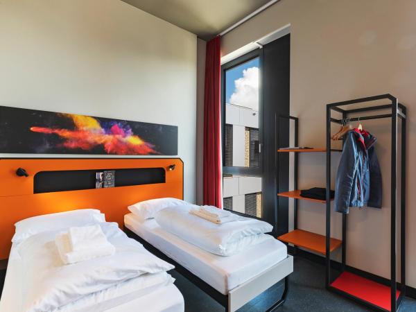 MEININGER Hotel Genève Centre Charmilles : photo 4 de la chambre chambre lits jumeaux