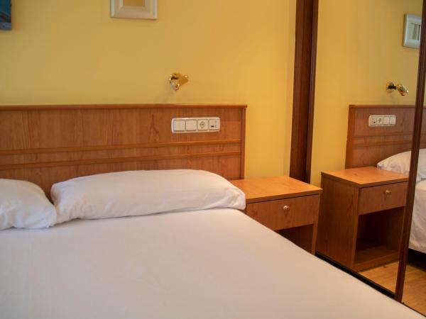 Hotel Alda Estación Oviedo : photo 3 de la chambre chambre double avec lit d'appoint