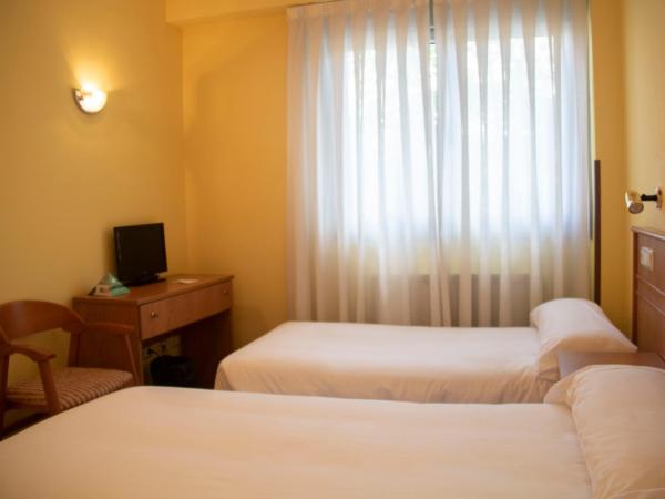 Hotel Alda Estación Oviedo : photo 6 de la chambre chambre double avec lit d'appoint