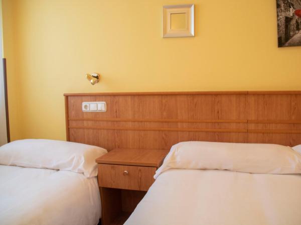 Hotel Alda Estación Oviedo : photo 8 de la chambre chambre double avec lit d'appoint