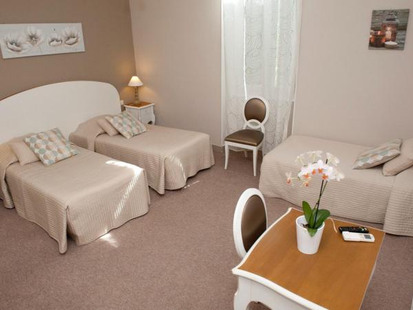 Le Castelet des Alpilles : photo 1 de la chambre chambre triple supérieure