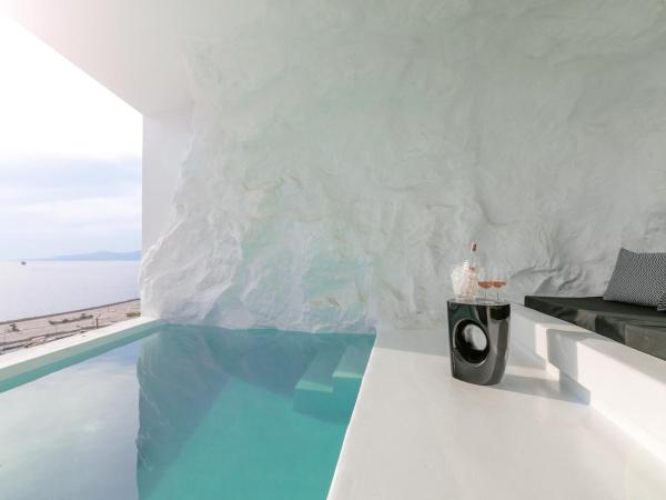 Tagoo Black Mykonos : photo 6 de la chambre chambre double deluxe avec piscine troglodyte privée