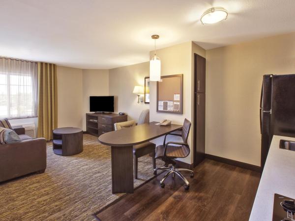 Candlewood Suites Indianapolis Airport, an IHG Hotel : photo 4 de la chambre suite 1 chambre avec lit queen-size - baignoire accessible aux personnes à mobilité réduite