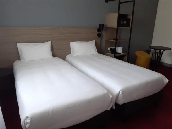 Sure Hotel by Best Western Les Portes de Montauban : photo 6 de la chambre chambre standard lit queen-size