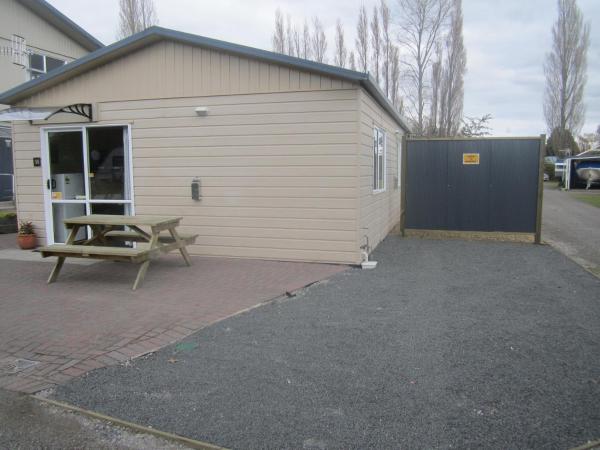 All Seasons Holiday Park : photo 3 de la chambre bungalow avec cuisine