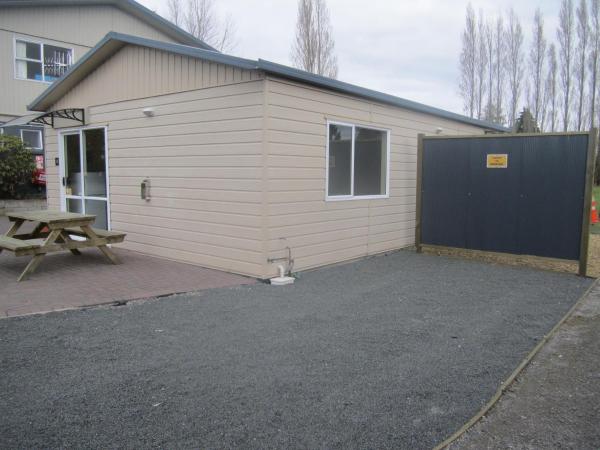 All Seasons Holiday Park : photo 4 de la chambre bungalow avec cuisine