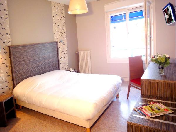 Hotel les Pecheurs : photo 1 de la chambre chambre double Économique avec salle de bains et toilettes communes