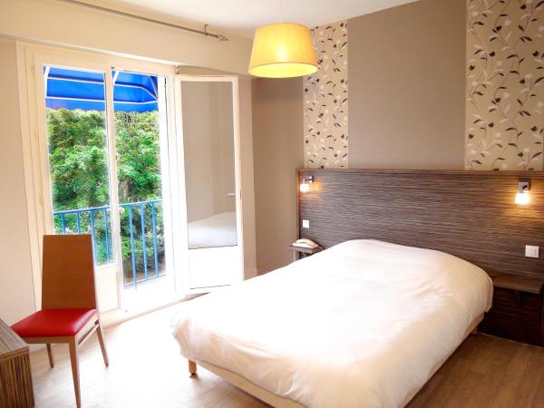 Hotel les Pecheurs : photo 2 de la chambre chambre double confort avec toilettes et salle de bains privatives