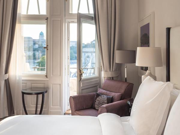 Four Seasons Hotel Gresham Palace Budapest : photo 2 de la chambre chambre lit king-size - vue sur danube