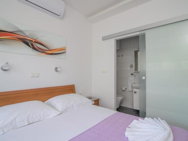 Apartments Kasalo : photo 2 de la chambre chambre double avec balcon