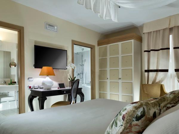 Erbavoglio Hotel : photo 5 de la chambre chambre double ou lits jumeaux supérieure avec balcon