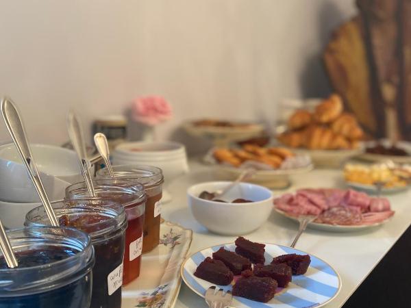 La Maison d'Aline - Honfleur - Maison d'Hôte De Charme A La Normande : photo 10 de la chambre chambre double avec salle de bains privative
