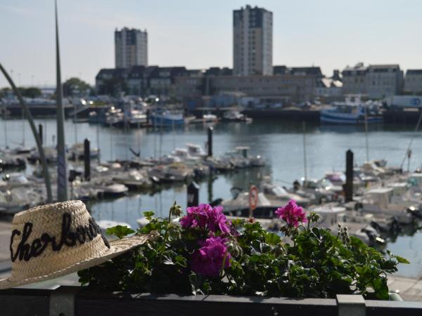Ambassadeur Hotel - Cherbourg Port de Plaisance : photo 5 de la chambre chambre double - vue sur port de plaisance