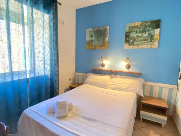 Hotel Europeo Napoli : photo 7 de la chambre chambre double avec petit lit double
