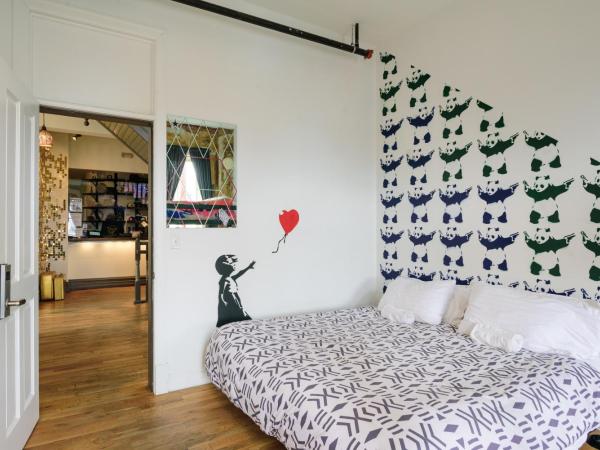 Hostel Fish : photo 3 de la chambre chambre quadruple avec salle de bains commune