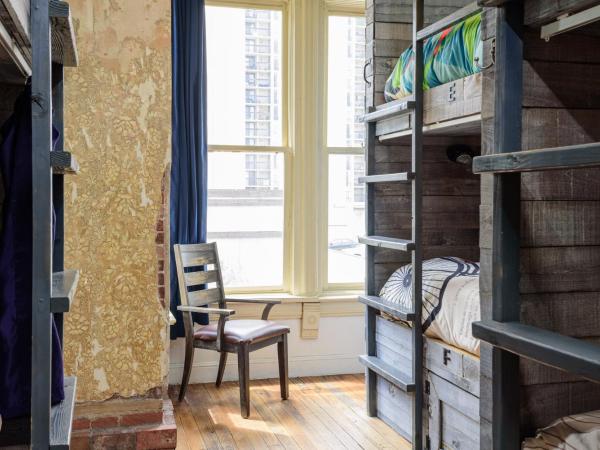 Hostel Fish : photo 8 de la chambre premium bed in 8-bed mixed dorm room