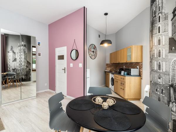 Z14 Boutique Residence - Krakow Old Town : photo 9 de la chambre suite deluxe avec lit king-size et climatisation