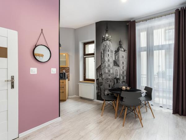 Z14 Boutique Residence - Krakow Old Town : photo 10 de la chambre suite deluxe avec lit king-size et climatisation