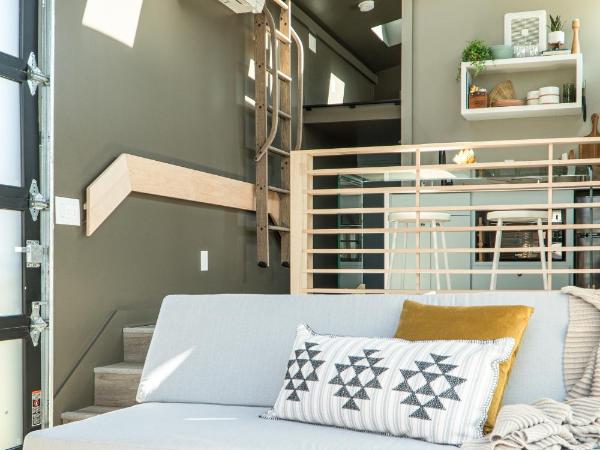 Ironwood Grove, Tiny House Hotel : photo 2 de la chambre suite lit queen-size