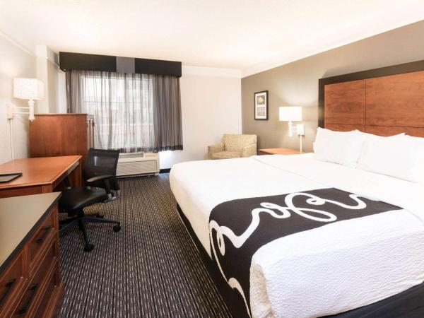 La Quinta Inn & Suites by Wyndham San Antonio Riverwalk : photo 3 de la chambre chambre lit king-size