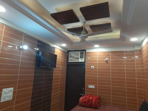 Room in Guest room - Posh Foreigner Place Luxury Room In Lajpat Nagar : photo 2 de la chambre  chambre triple