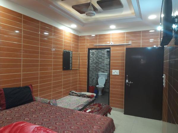 Room in Guest room - Posh Foreigner Place Luxury Room In Lajpat Nagar : photo 3 de la chambre chambre triple