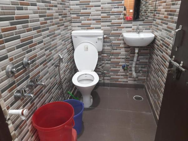 Room in Guest room - Posh Foreigner Place Luxury Room In Lajpat Nagar : photo 7 de la chambre chambre triple