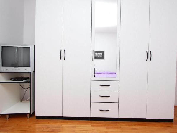 Rooms and Apartment Sanja : photo 6 de la chambre chambre double avec salle de bains commune