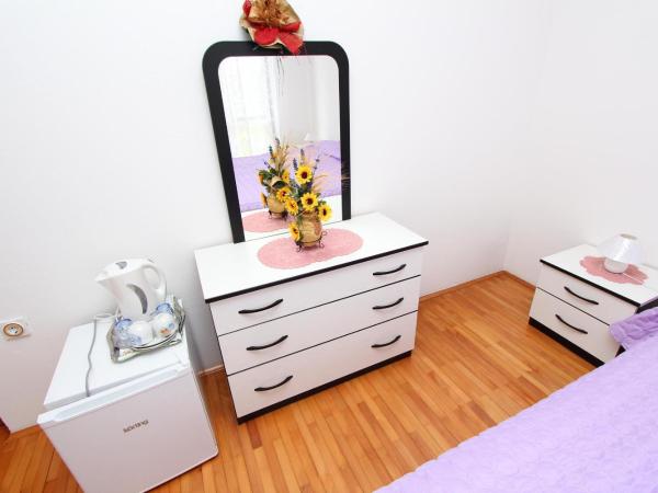 Rooms and Apartment Sanja : photo 7 de la chambre chambre double avec salle de bains commune