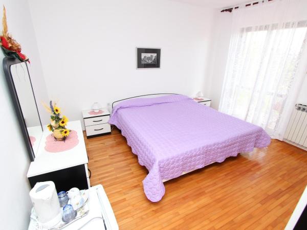 Rooms and Apartment Sanja : photo 3 de la chambre chambre double avec salle de bains commune