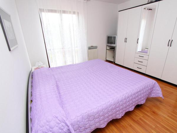 Rooms and Apartment Sanja : photo 5 de la chambre chambre double avec salle de bains commune