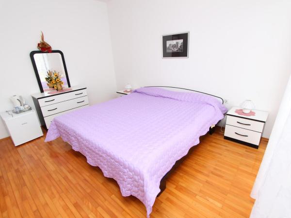 Rooms and Apartment Sanja : photo 4 de la chambre chambre double avec salle de bains commune