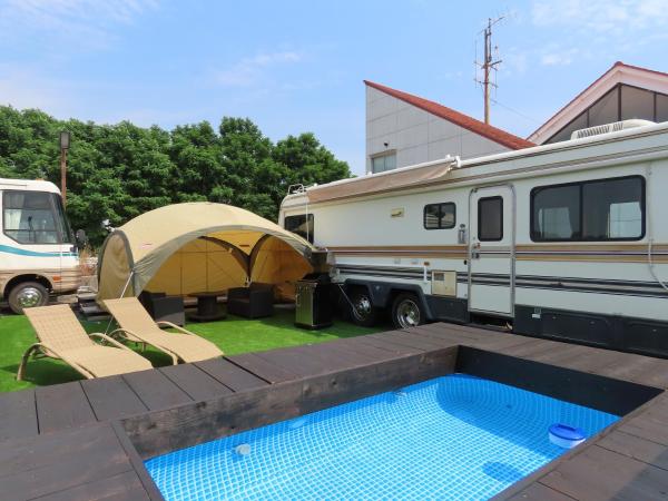 Osaka Hokko Marina HULL : photo 1 de la chambre dx camping car with twin beds and two extra beds