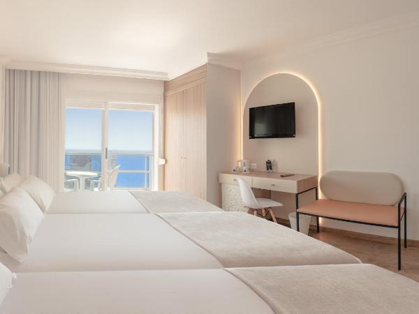 Hotel RH Victoria & Spa : photo 2 de la chambre chambre double avec terrasse - vue sur mer (2 adultes + 1 enfant)