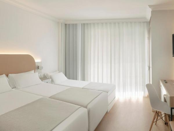 Hotel RH Victoria & Spa : photo 4 de la chambre chambre double avec terrasse (2 adultes + 1 enfant) 