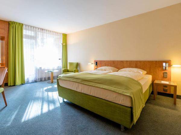 Schlosspark Hotel : photo 6 de la chambre chambre double ou lits jumeaux avec balcon