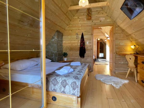 Pensjonat u Ani : photo 1 de la chambre chambre quadruple avec 2 chambres et balcon