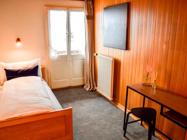 First Lodge : photo 4 de la chambre chambre simple avec salle de bains commune