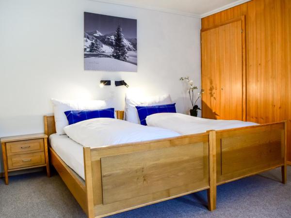 First Lodge : photo 4 de la chambre chambre double ou lits jumeaux avec salle de bains privative