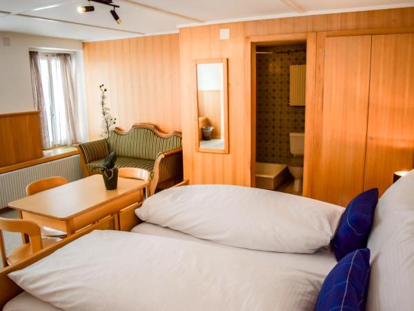 First Lodge : photo 2 de la chambre chambre double ou lits jumeaux avec salle de bains privative